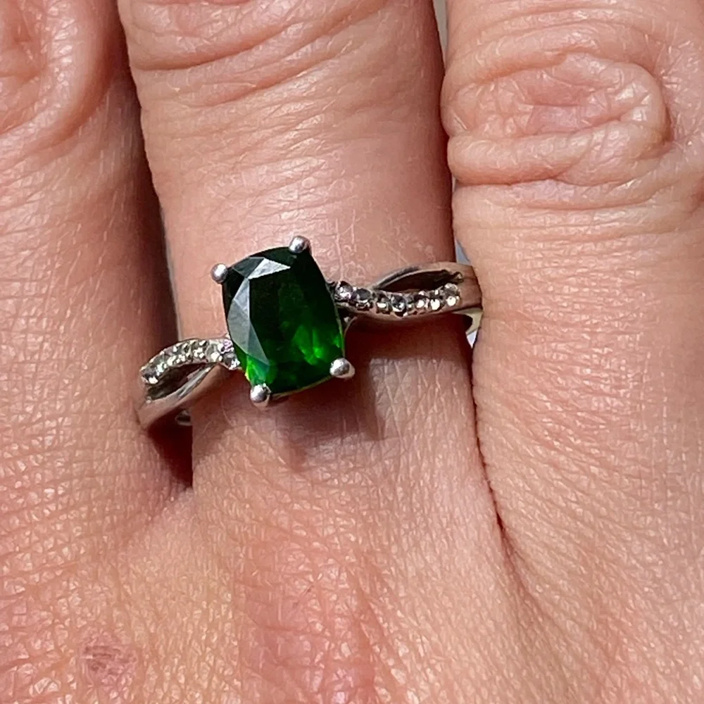 STS - Emerald Green Stone - Sterling Silver 925 Ring with Diamond Detailed band - Picture 9 of 17